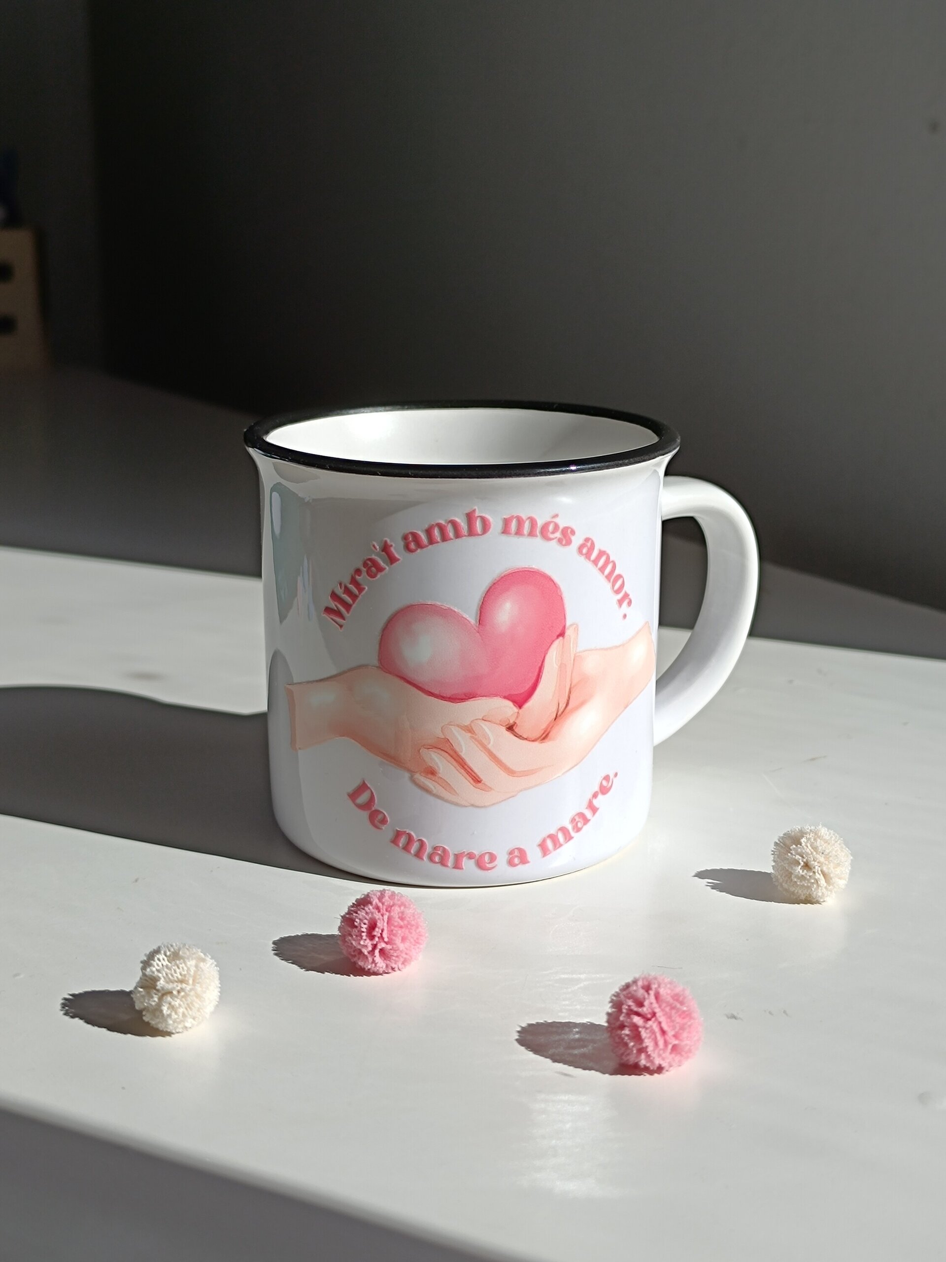 Taza cerámica vintage personalizada – diseño “Más amor de madre a madre” - 1