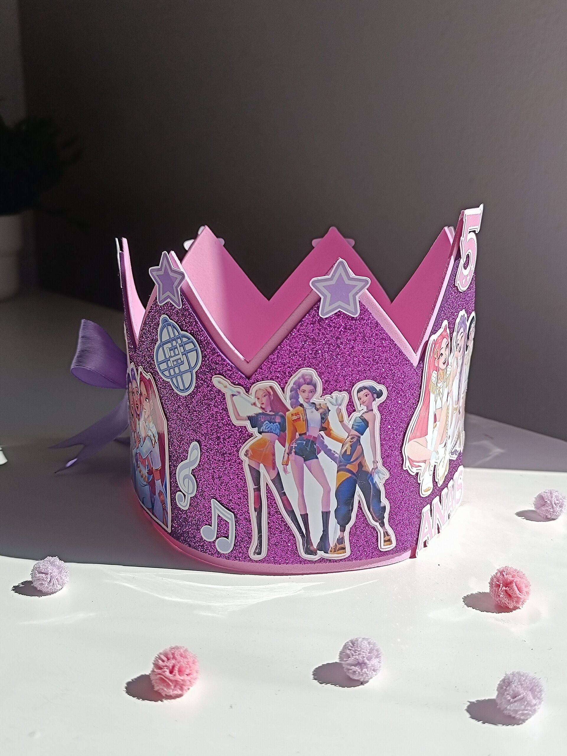 Corona de cumpleaños personalizada Kpop Hunters - 7