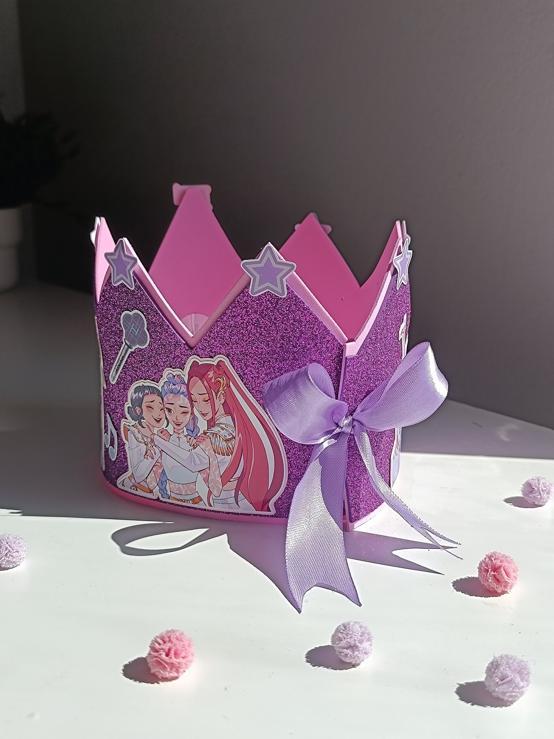 Corona de cumpleaños personalizada Kpop Hunters - 4