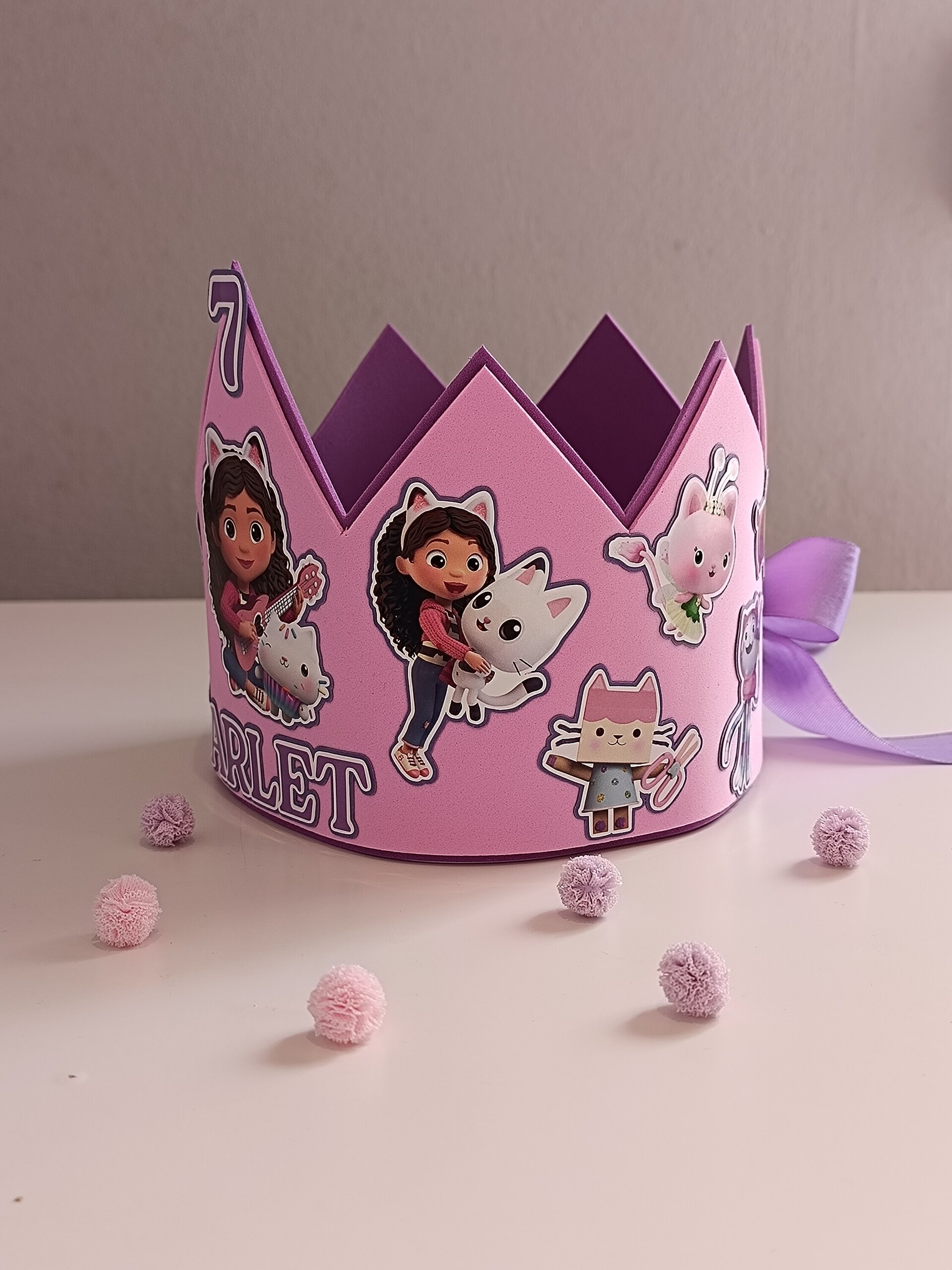 Corona de Cumpleaños personalizada Gaby y la casa de muñecas - 3