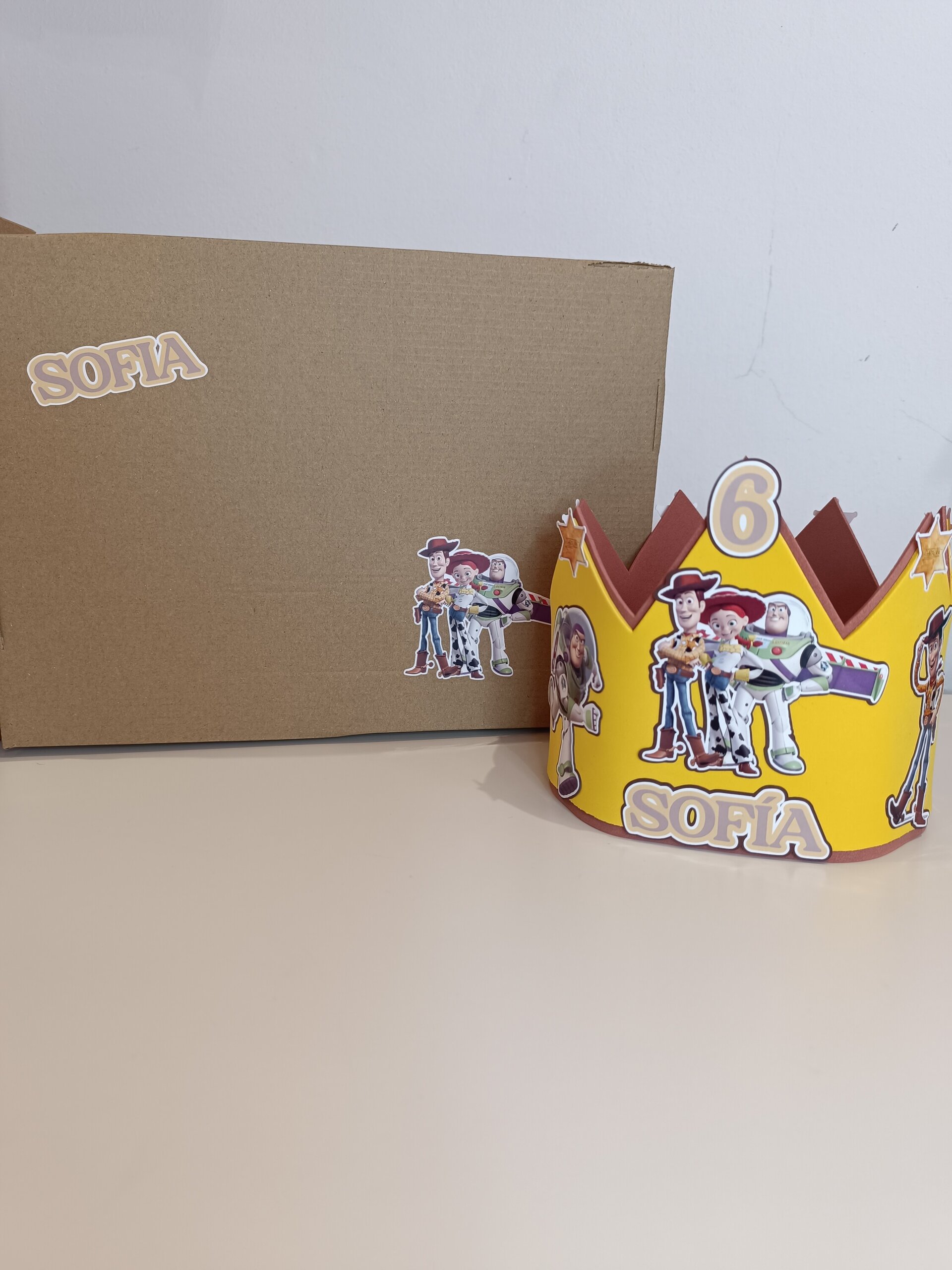 Corona de cumpleaños personalizada Tot Story - 5