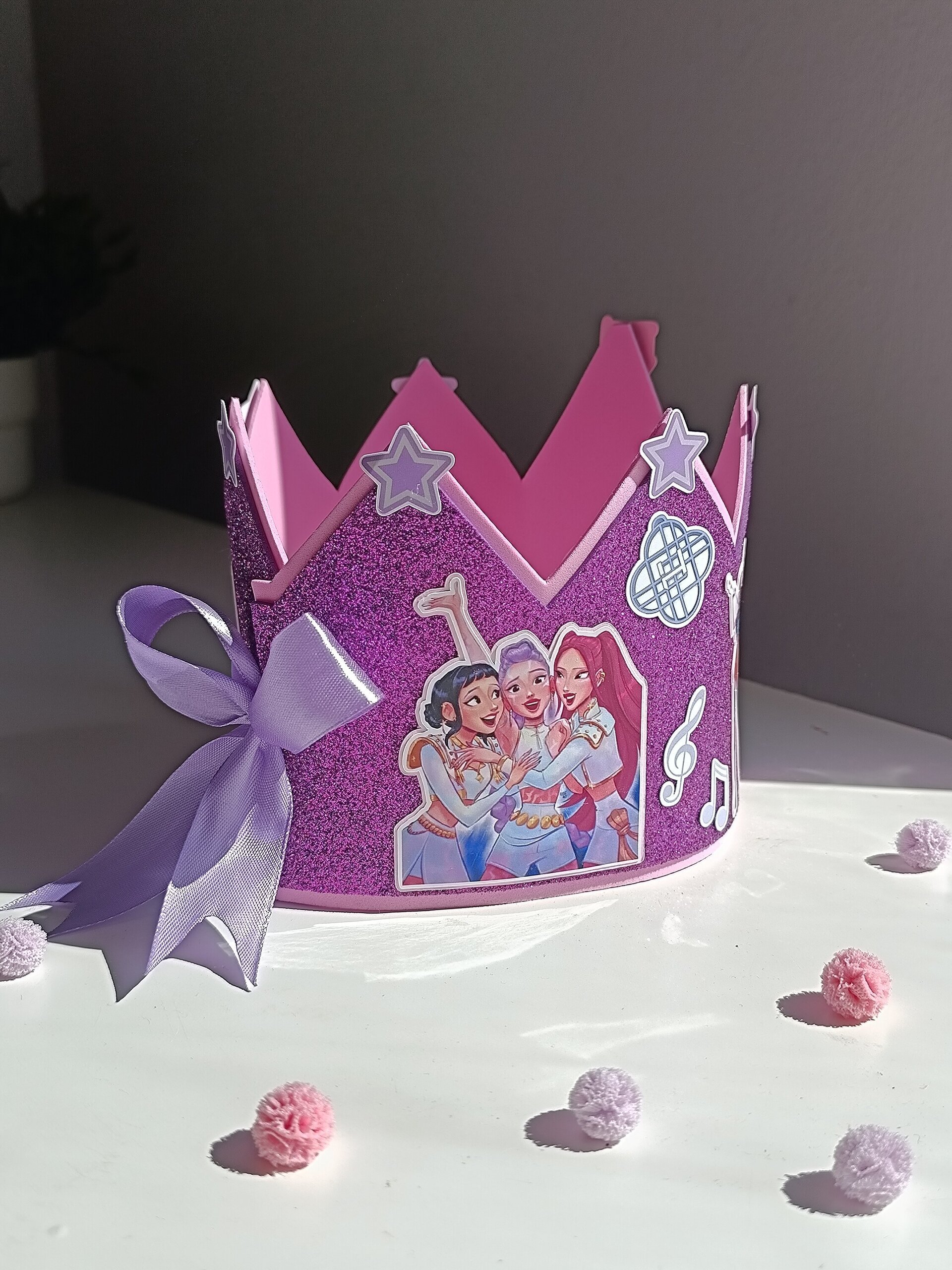 Corona de cumpleaños personalizada Kpop Hunters - 5