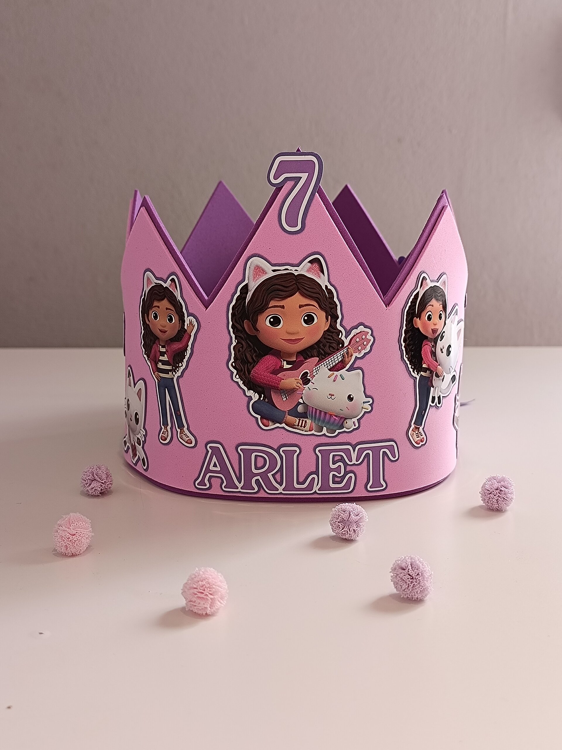 Corona de Cumpleaños personalizada Gaby y la casa de muñecas - 1
